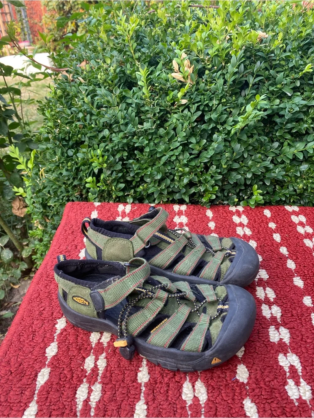 Keen Newport Youth Boy’s Olive Green and Black Closed-Toe Sandals Size 3